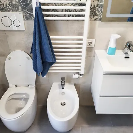 Casa Lariana Лекко